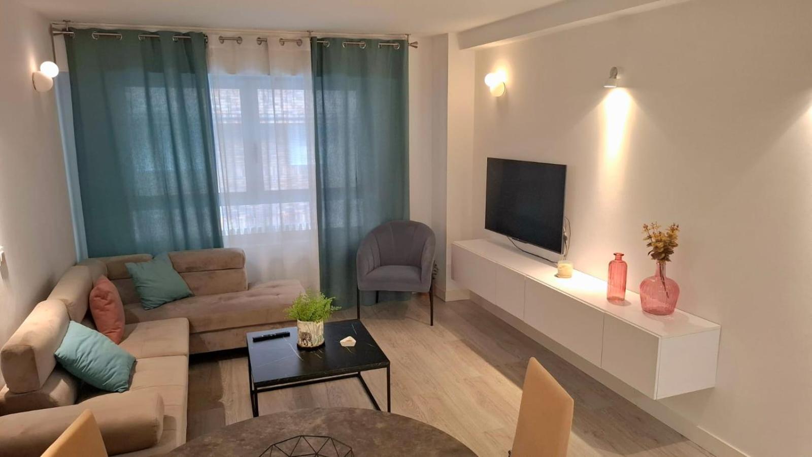 Moderno Apartamento Con Garaje Privado En El Centro De Виго Екстериор снимка
